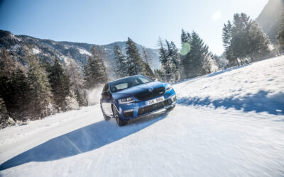 „Poślizg podsterowny a nadsterowny”