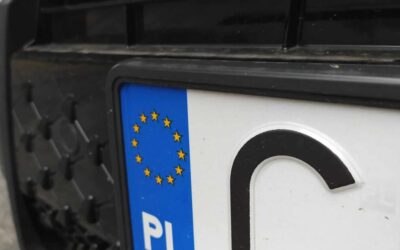 Nowe tablice rejestracyjne w Polsce. Co oznaczają nowe litery i czy kierowcy muszą wymieniać tablice?