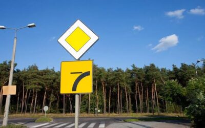 Pierwszeństwo łamane – kiedy włączyć kierunkowskaz? Ten błąd popełnia wielu kierowców