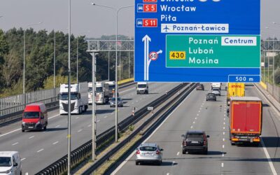Jazda środkowym pasem może kosztować nawet 5000 zł. Kierowcy często popełniają ten błąd